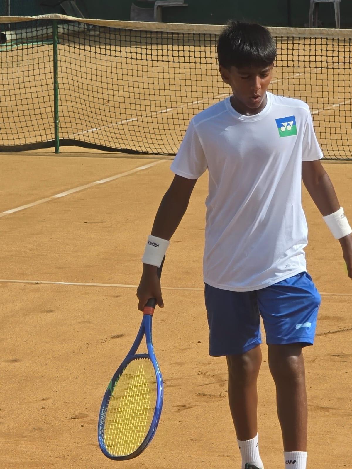 Zacharia Akbar on the clay court in Yonex kit