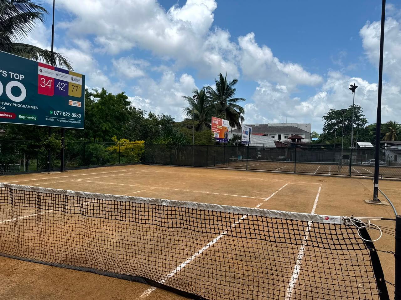The Masters Tennis Academy clay courts before the sponsorship, with no Yonex branding courtside